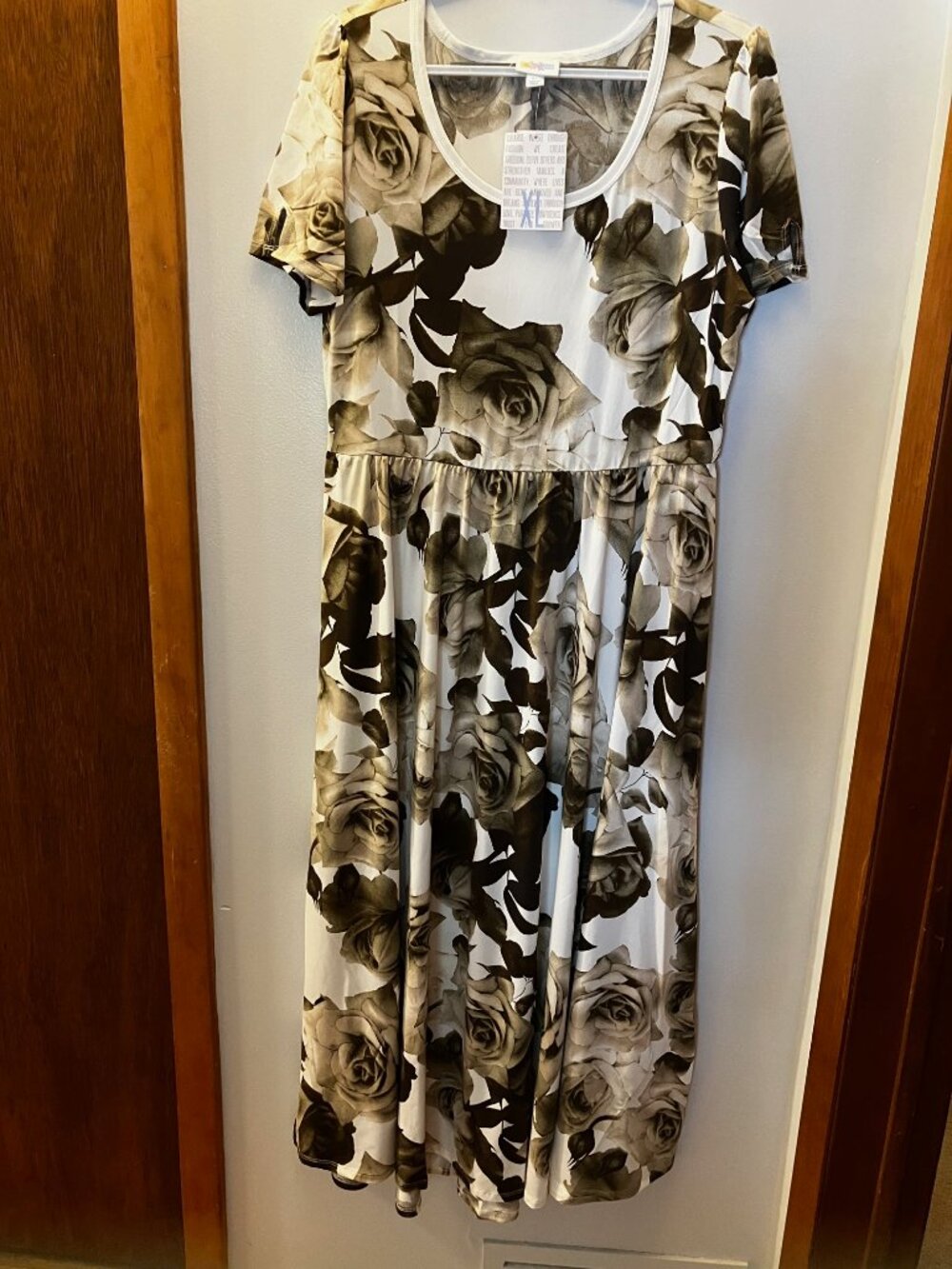 LulaRoe Riley Dress Size XL White/Black/GreyGreen Floral 52"L